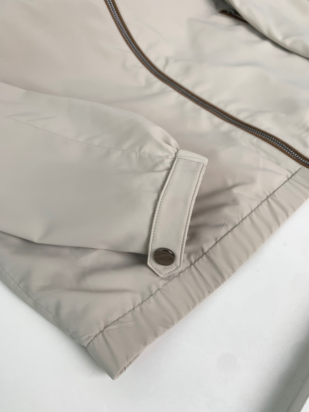 ZZ2026春夏新品 老钱新贵推荐！ 商务休闲隐藏式连帽立领夹克外套，可连帽可立领 门襟拉链撞色设计 合