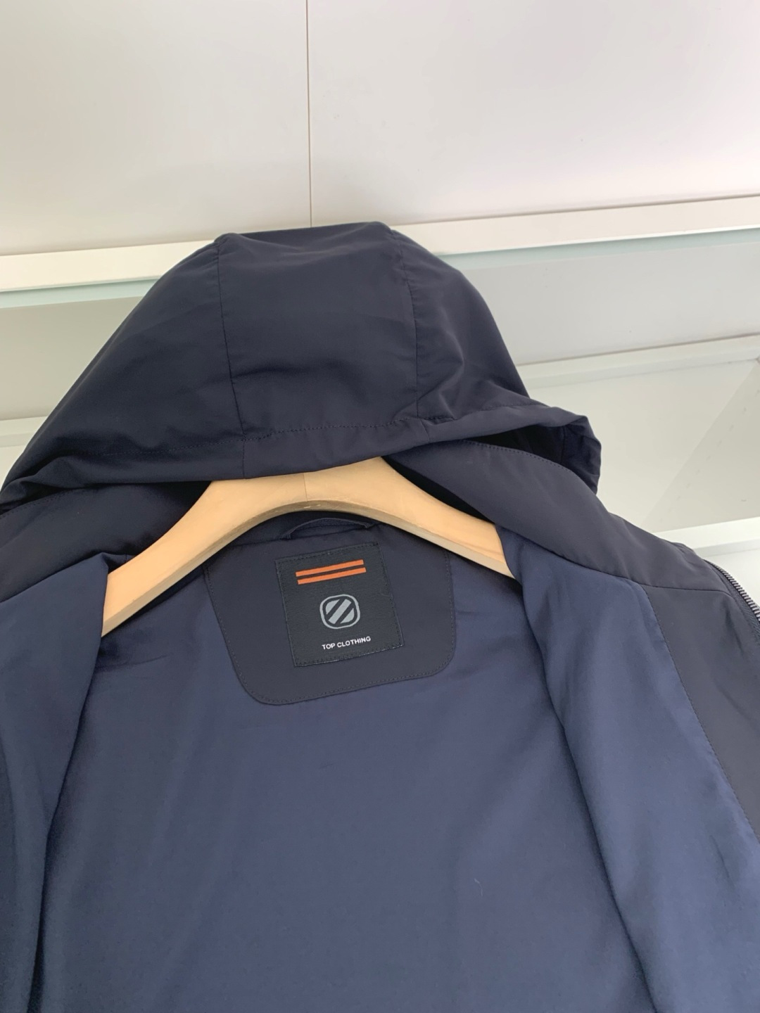 ZZ2026春夏新品 老钱新贵推荐！ 商务休闲隐藏式连帽立领夹克外套，可连帽可立领 门襟拉链撞色设计 合