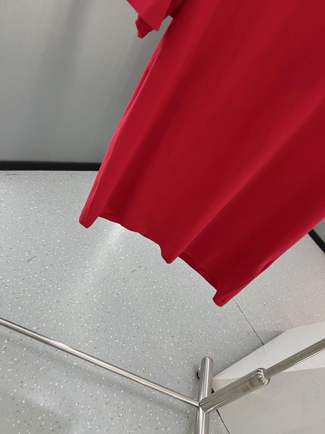 Versace2026春夏新品马年限定刺绣中国结款短袖T恤；主打中国新年主题，设计融合了品牌经典元素与东