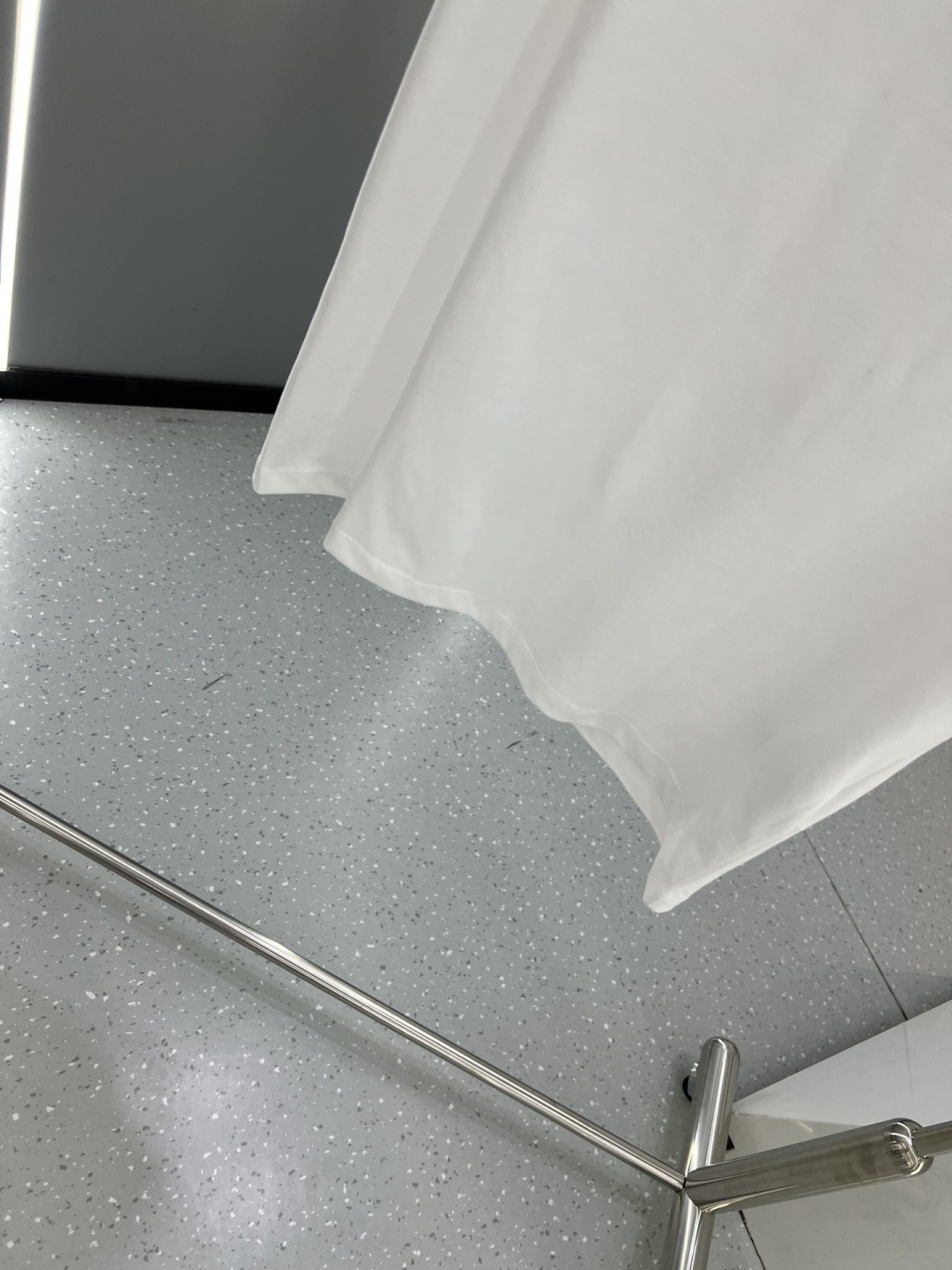 Versace2026春夏新品马年限定刺绣中国结款短袖T恤；主打中国新年主题，设计融合了品牌经典元素与东