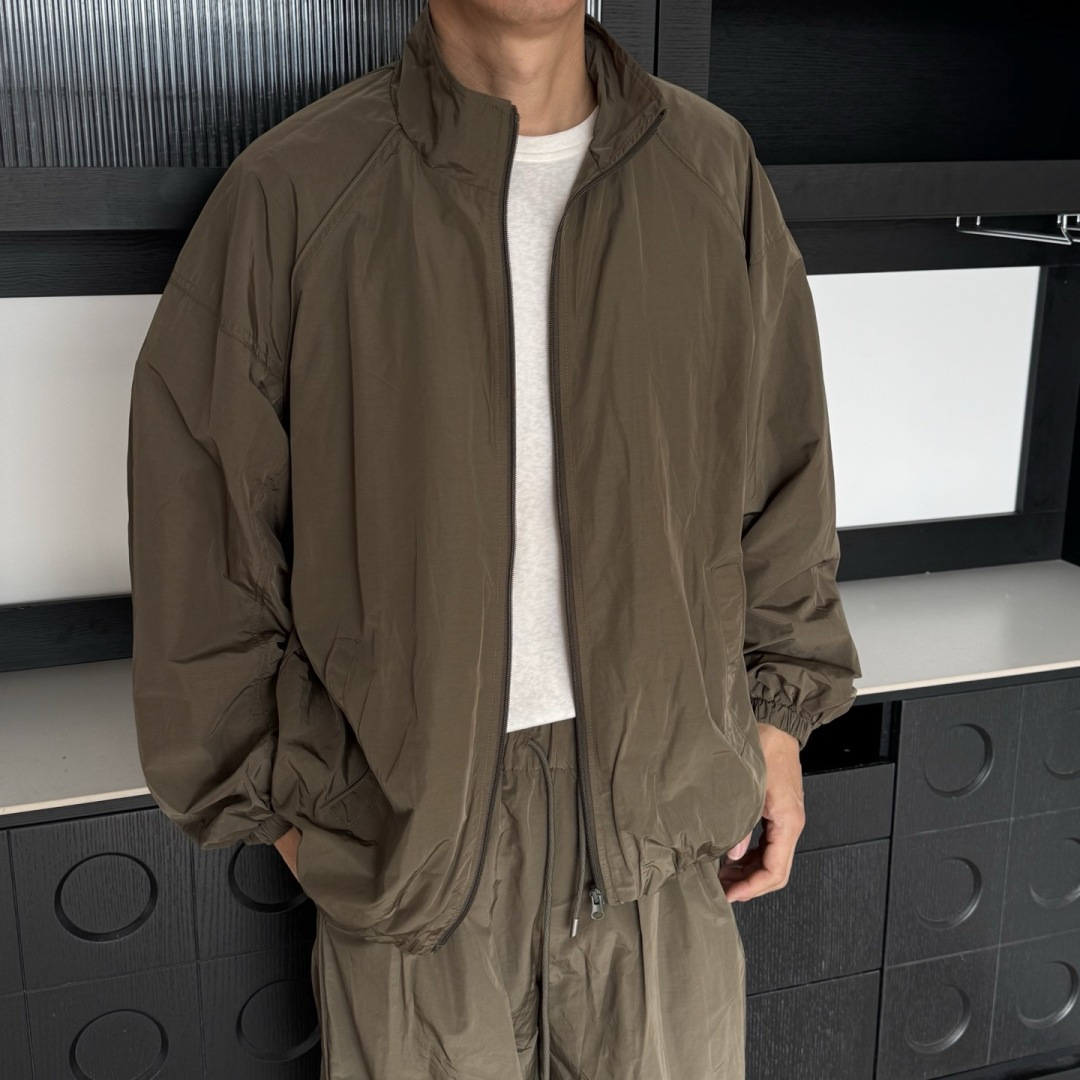 新款🆕Y-3，2026年春季新款运动连帽外套，上身效果帅气十足，男女同款，潮人必备。码数：M-2XL