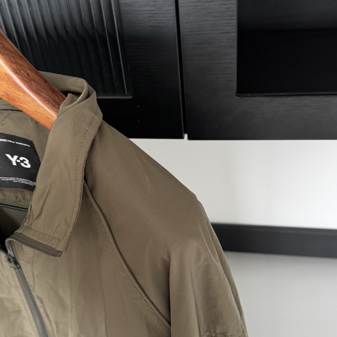 新款🆕Y-3，2026年春季新款运动连帽外套，上身效果帅气十足，男女同款，潮人必备。码数：M-2XL