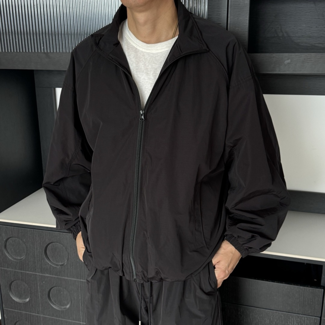 新款🆕Y-3，2026年春季新款运动连帽外套，上身效果帅气十足，男女同款，潮人必备。码数：M-2XL
