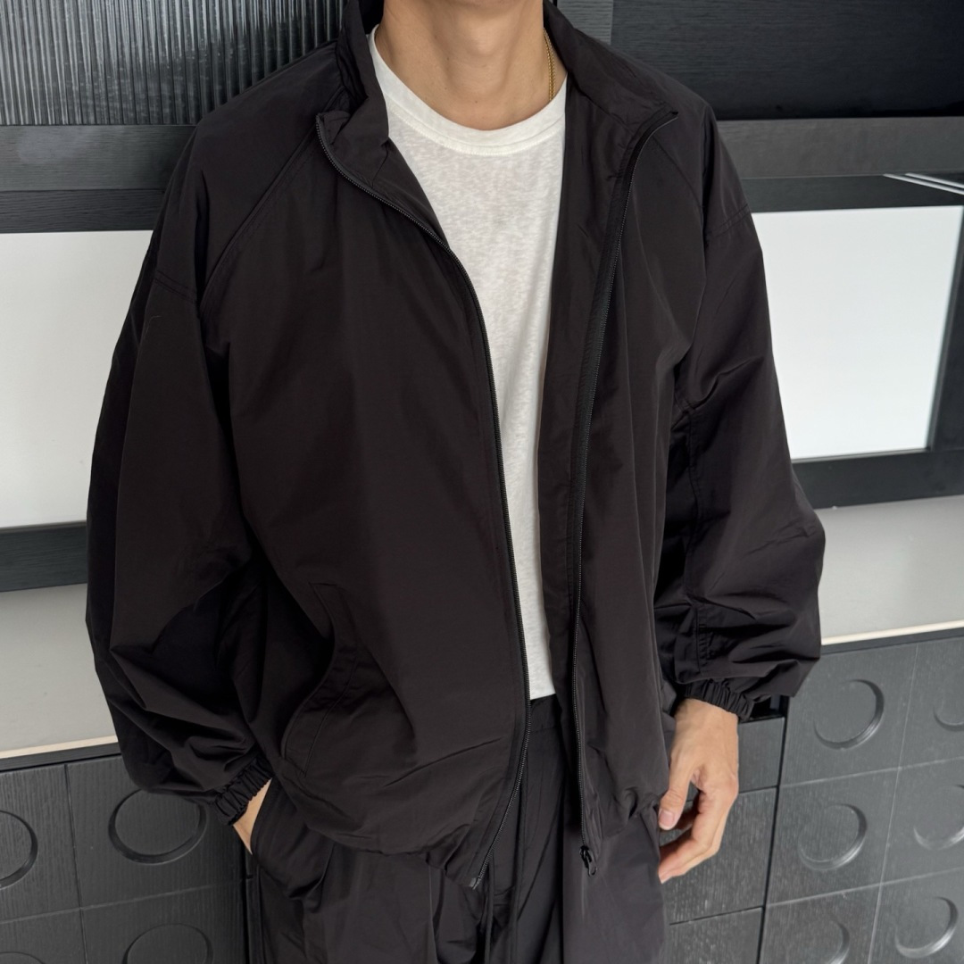 新款🆕Y-3，2026年春季新款运动连帽外套，上身效果帅气十足，男女同款，潮人必备。码数：M-2XL