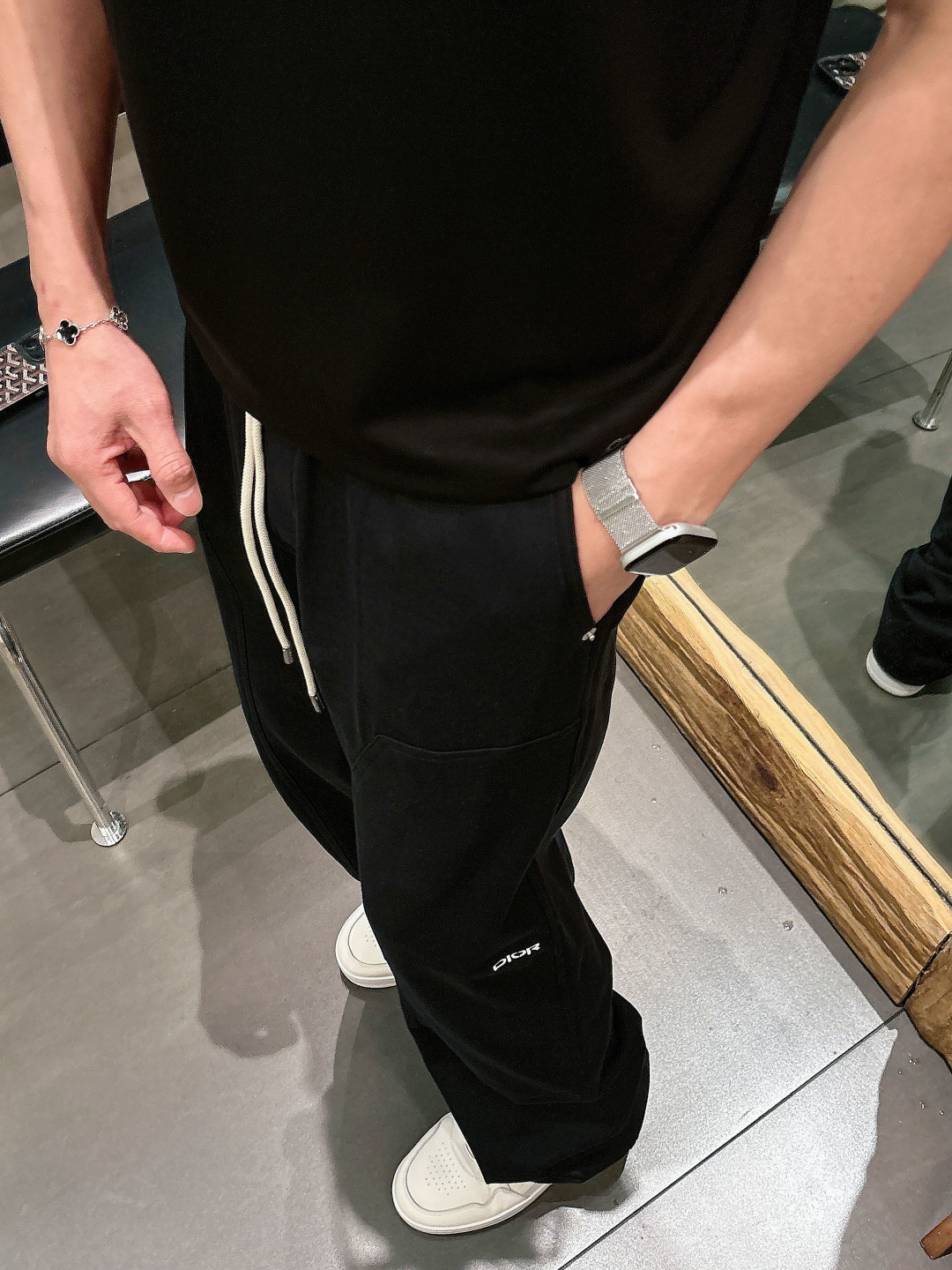 2026 春夏新品 D家休闲裤颜色：  黑色。白色 紫色码数：M-5XL