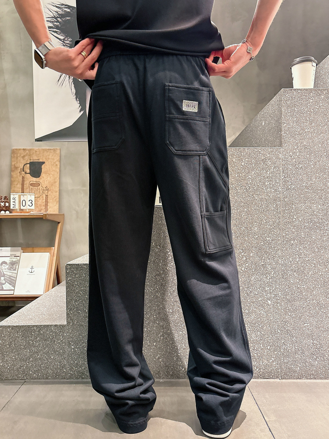 2026 春夏新品 D家休闲裤颜色：  黑色。白色 紫色码数：M-5XL