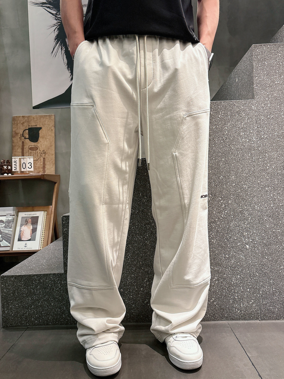 2026 春夏新品 D家休闲裤颜色：  黑色。白色 紫色码数：M-5XL