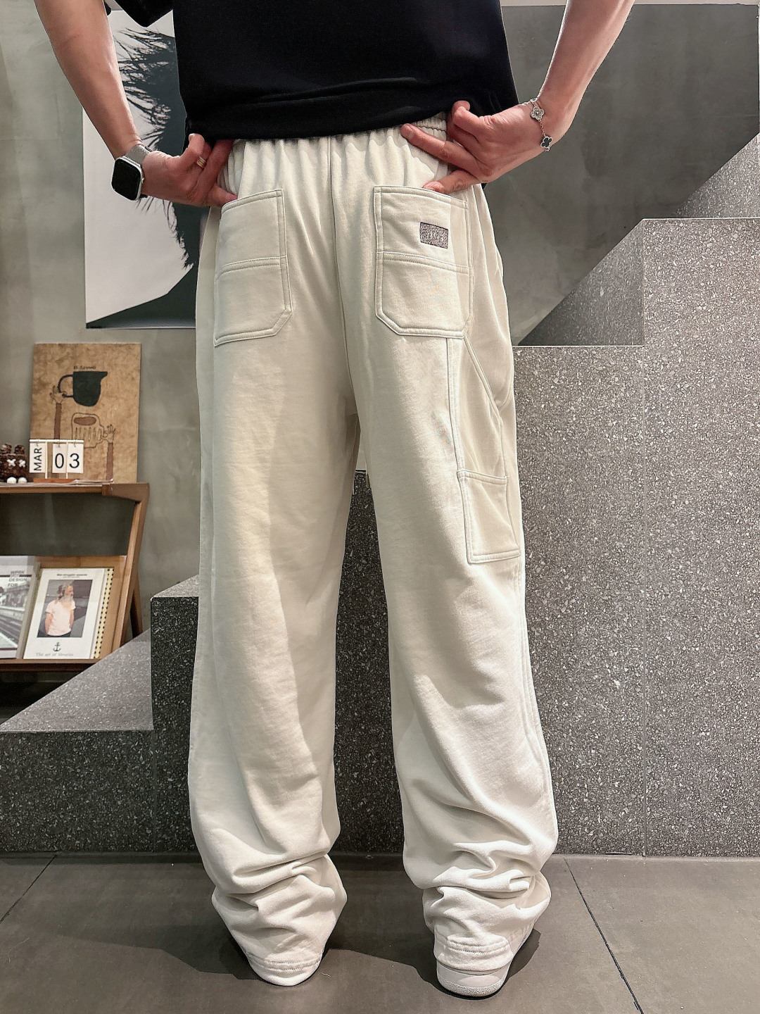 2026 春夏新品 D家休闲裤颜色：  黑色。白色 紫色码数：M-5XL