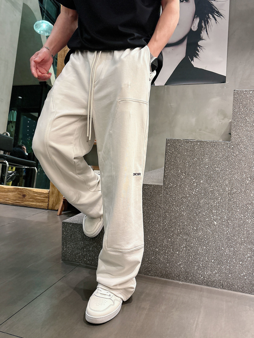 2026 春夏新品 D家休闲裤颜色：  黑色。白色 紫色码数：M-5XL