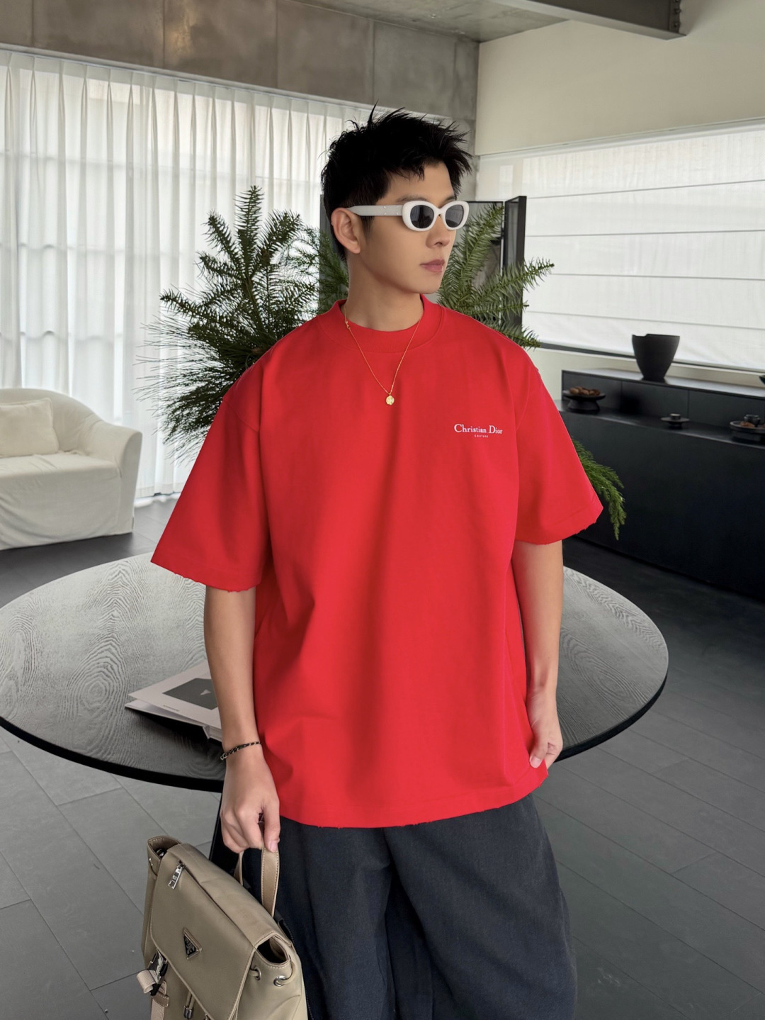 新款春季重磅T恤🆕颜色：黑，白，红码数：XS-XL款号：52133