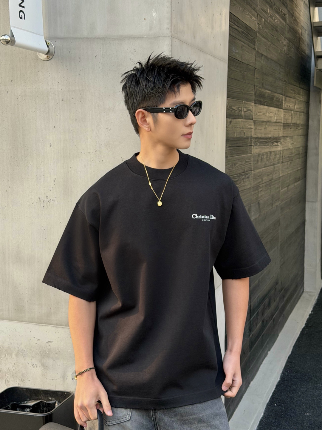 新款春季重磅T恤🆕颜色：黑，白，红码数：XS-XL款号：52133