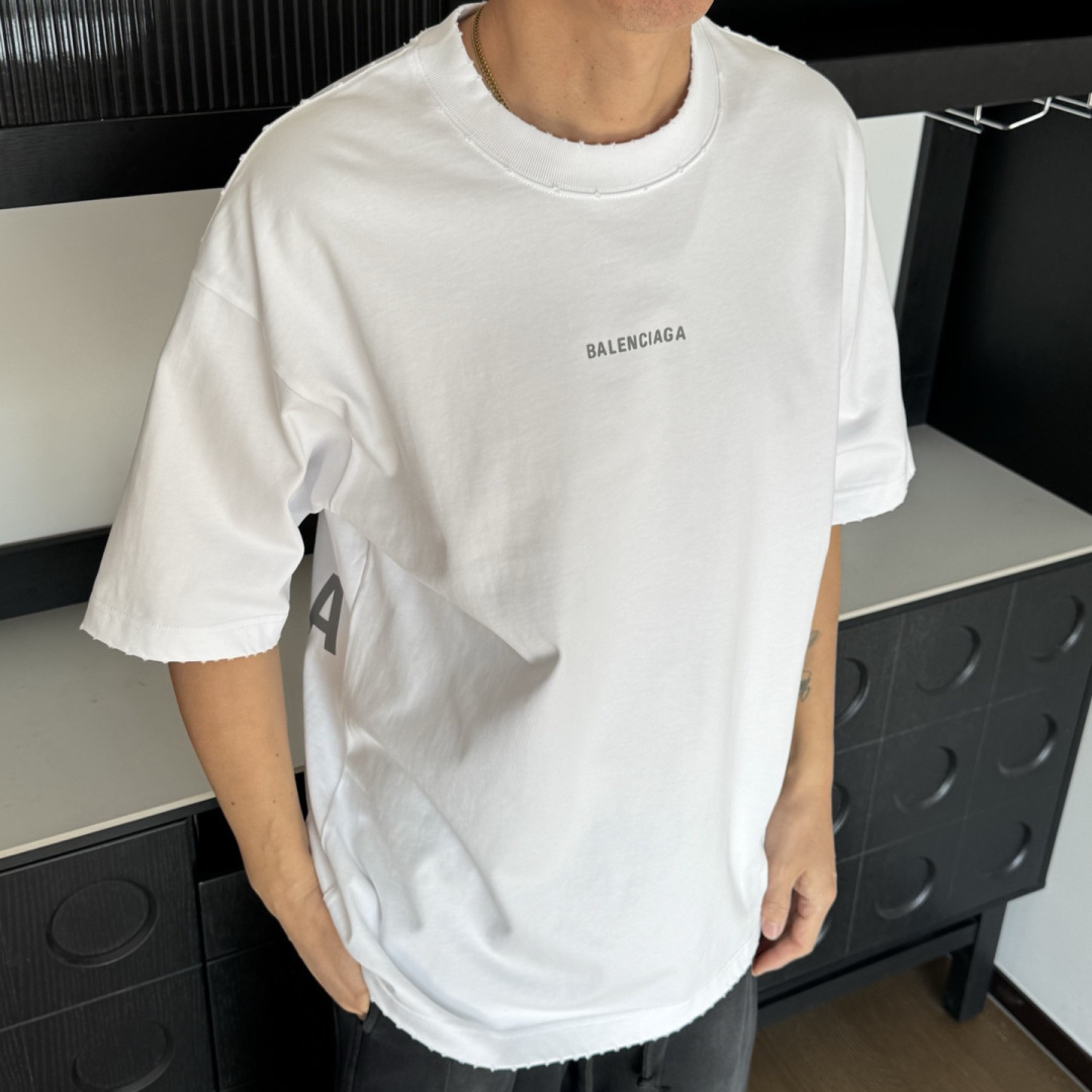 新款🌟巴黎，2026新款logo图案春夏打底短袖，采用舒适透气面料，潮流搭配，顶级的做工，高端品质！男女