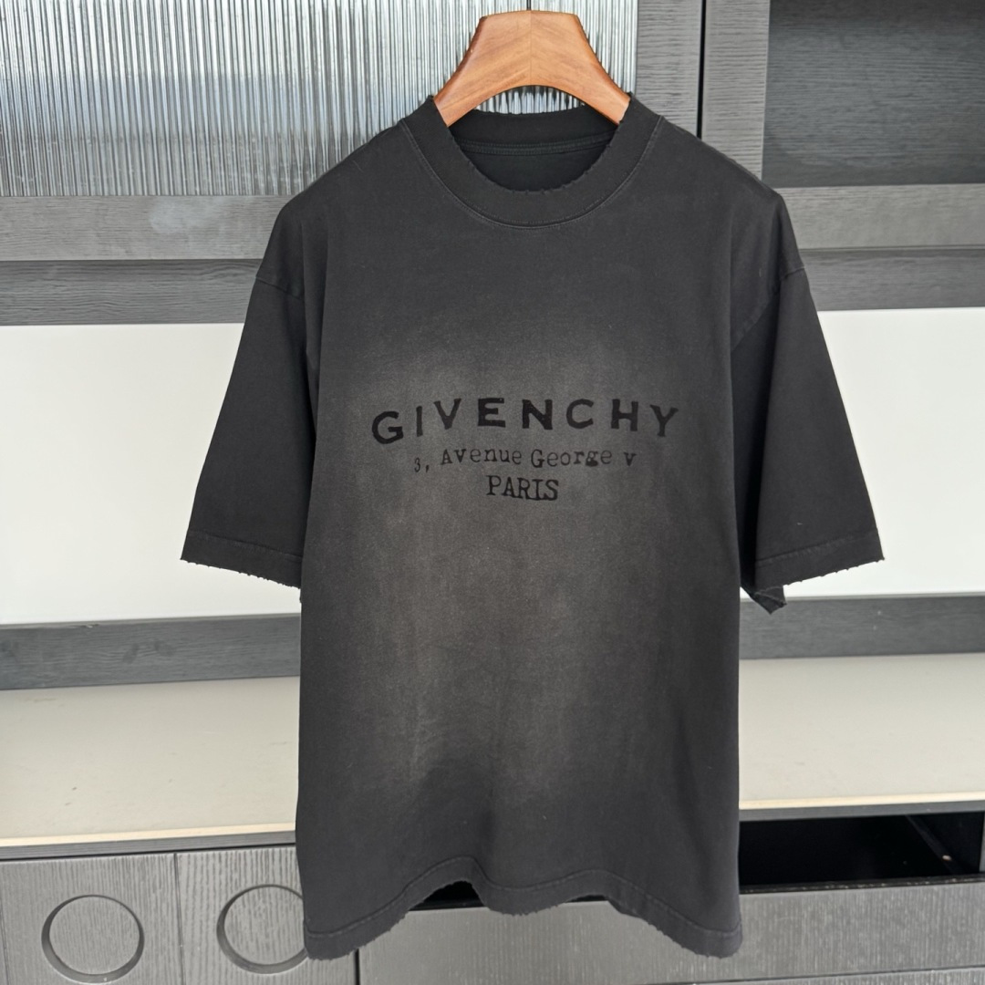 GVC🌟2026年新款春季短袖🆕采用纯棉面料，手感细腻，超级时尚洋气！码数：XS S M L XL 男女