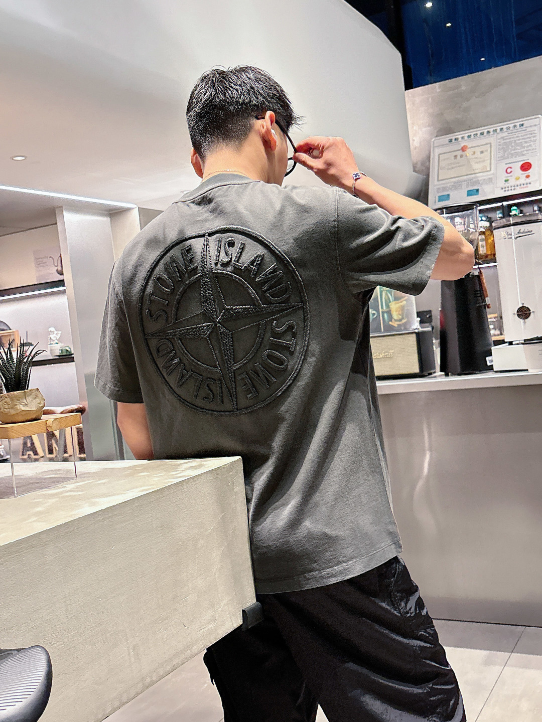 2026 春夏新品 石头岛短袖颜色：  黑色 白色  卡其 天蓝 铁灰码数：M-5XL
