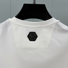 PHILIPP PLEIN SS26春夏新品彩色水钻骷髅头短袖T恤,正面饰标志性骷髅头彩色水钻缀饰设计, PHILIPP PLEIN SS26春夏新品彩色水钻骷髅头短袖T恤,正面饰标志性骷髅头彩色水钻缀饰设计,