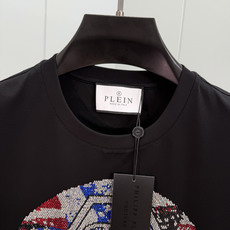 PHILIPP PLEIN SS26春夏新品彩色水钻骷髅头短袖T恤,正面饰标志性骷髅头彩色水钻缀饰设计, PHILIPP PLEIN SS26春夏新品彩色水钻骷髅头短袖T恤,正面饰标志性骷髅头彩色水钻缀饰设计,