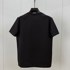 Dolce&Gabbana.杜嘉班纳 SS26春夏新品贴袋刺绣DG Milano徽标短袖T恤,正面胸前饰 Dolce&Gabbana.杜嘉班纳 SS26春夏新品贴袋刺绣DG Milano徽标短袖T恤,正面胸前饰