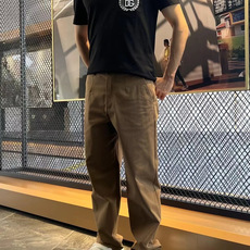 Dolce&Gabbana.杜嘉班纳 SS26春夏新品贴袋刺绣DG Milano徽标短袖T恤,正面胸前饰 Dolce&Gabbana.杜嘉班纳 SS26春夏新品贴袋刺绣DG Milano徽标短袖T恤,正面胸前饰