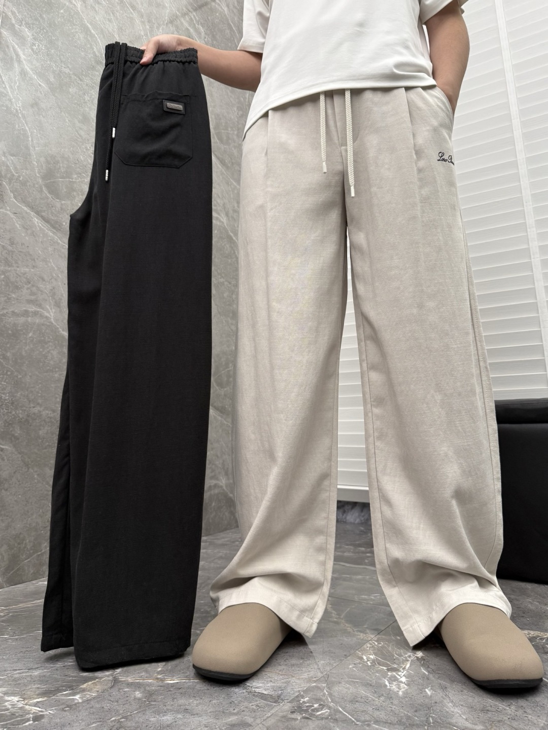 Loro piana 新款天丝休闲裤，采用醋酸天丝面料打造，舒适轻肤软糯，非常有垂感不显臃肿。前面植绒设