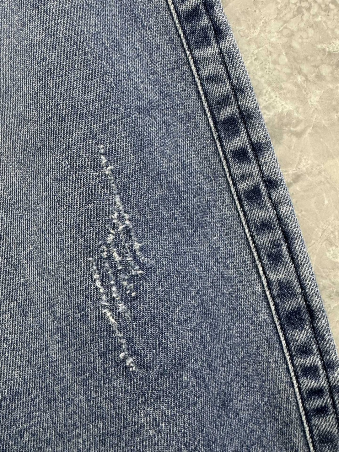 26春夏新款Martin Margiela宽松弹力牛仔裤，男士皮革标签点缀高街百搭蓝牛。柜台限量发行款，