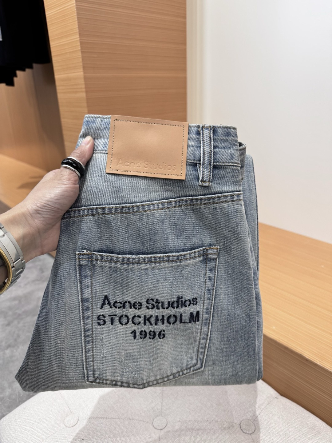 Scne*Stu*ios2026春夏新款阔腿牛仔裤 进口意大利高定牛仔面料 时尚休闲 常规版型 微弹力面