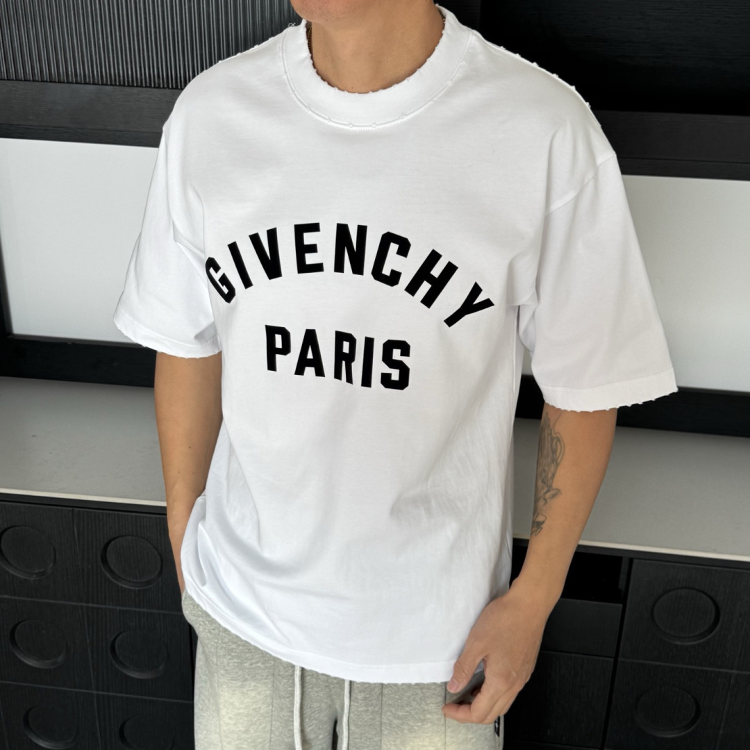 新款🌟GVE，2026新款logo图案春夏打底短袖，采用舒适透气面料，潮流搭配，顶级的做工，高端品质！男