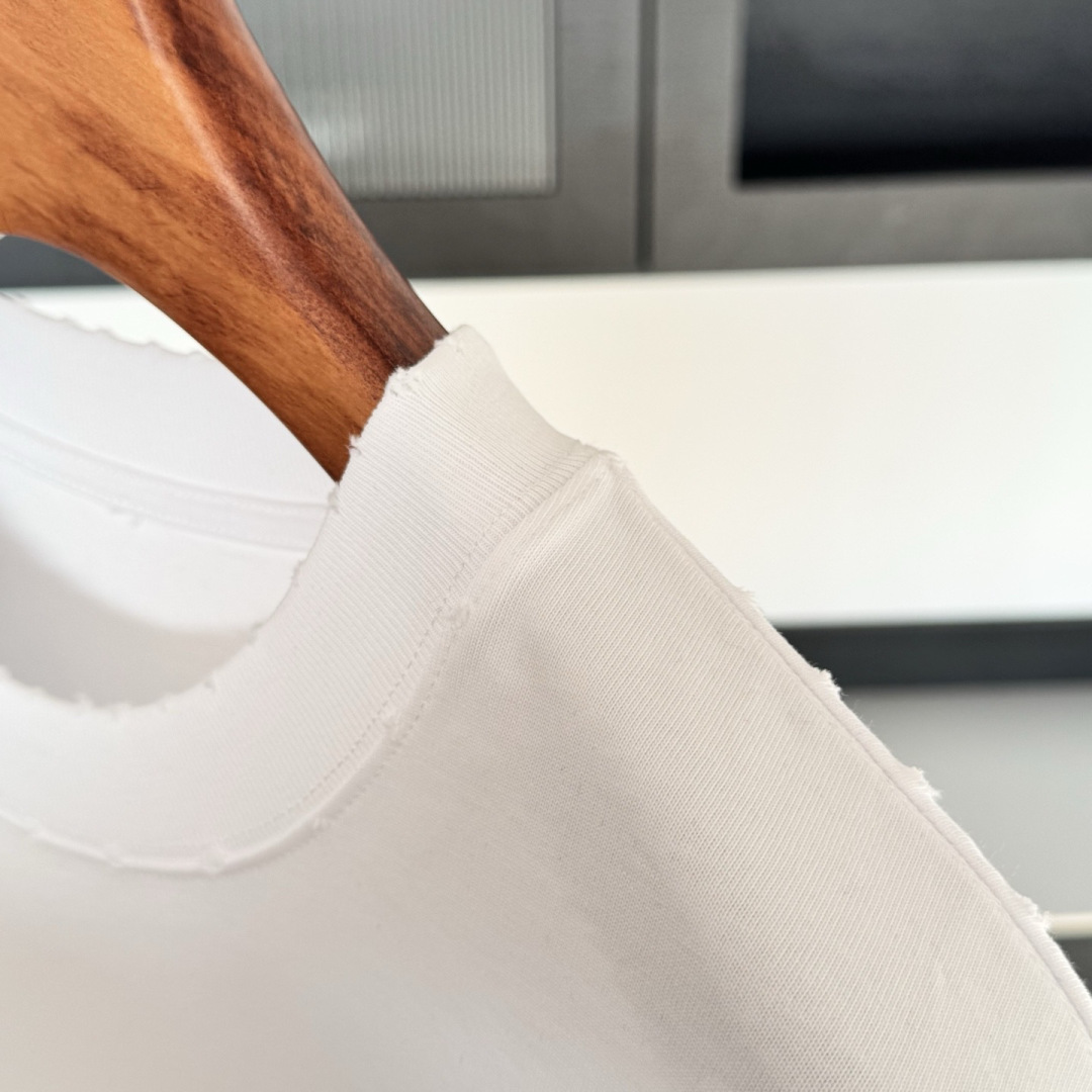 新款🌟GVE，2026新款logo图案春夏打底短袖，采用舒适透气面料，潮流搭配，顶级的做工，高端品质！男