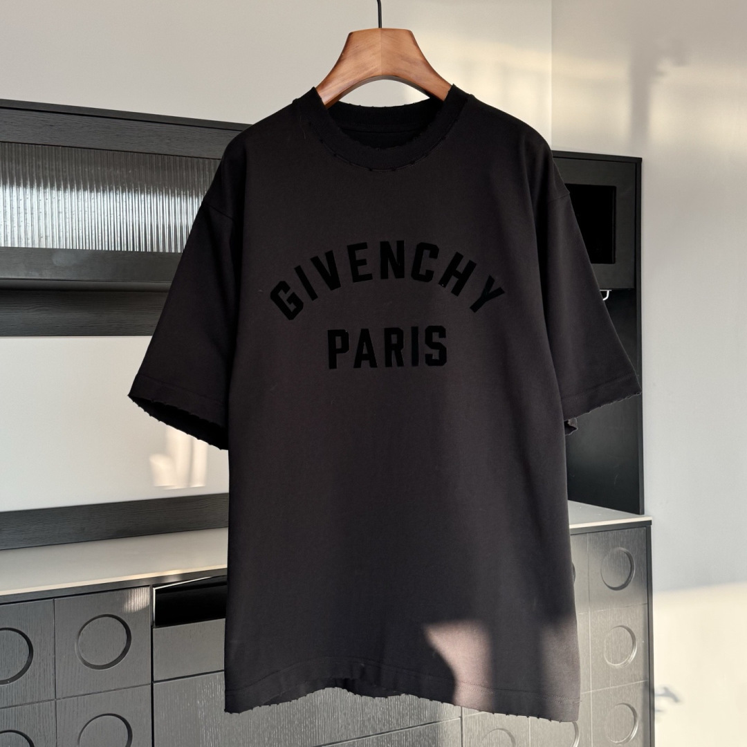 新款🌟GVE，2026新款logo图案春夏打底短袖，采用舒适透气面料，潮流搭配，顶级的做工，高端品质！男