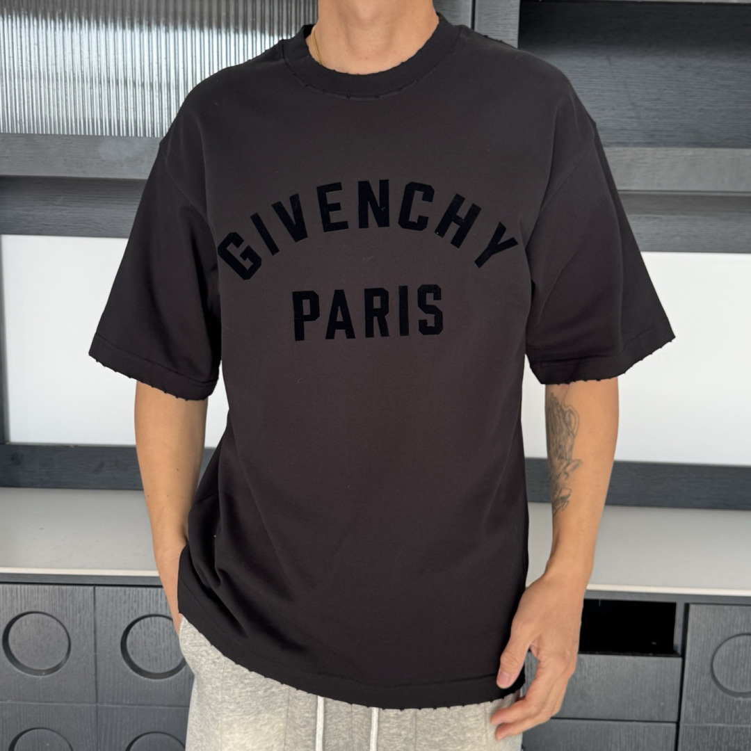 新款🌟GVE，2026新款logo图案春夏打底短袖，采用舒适透气面料，潮流搭配，顶级的做工，高端品质！男