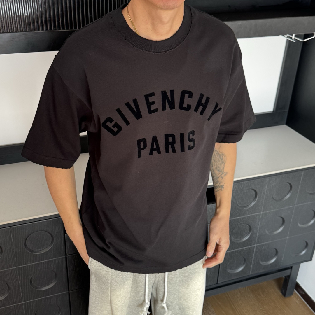 新款🌟GVE，2026新款logo图案春夏打底短袖，采用舒适透气面料，潮流搭配，顶级的做工，高端品质！男