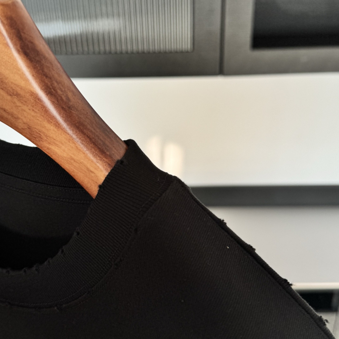 新款🌟GVE，2026新款logo图案春夏打底短袖，采用舒适透气面料，潮流搭配，顶级的做工，高端品质！男