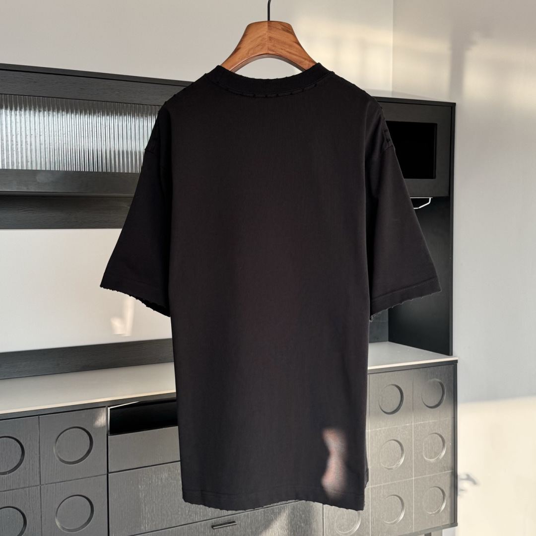 新款🌟GVE，2026新款logo图案春夏打底短袖，采用舒适透气面料，潮流搭配，顶级的做工，高端品质！男