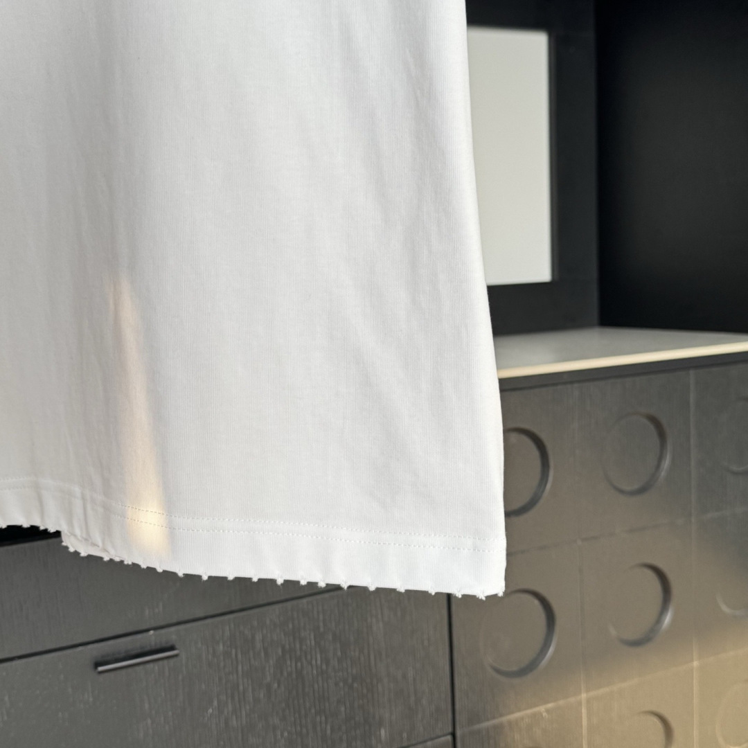 巴黎🌟2026年新款春季短袖🆕采用纯棉面料，手感细腻，超级时尚洋气！码数：XS S M L XL 男女同