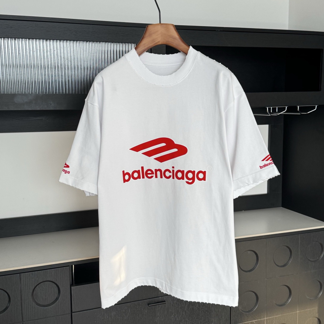 巴黎🌟2026年新款春季短袖🆕采用纯棉面料，手感细腻，超级时尚洋气！码数：XS S M L XL 男女同