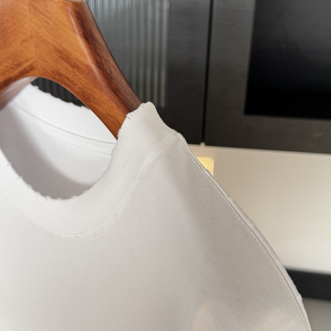 巴黎🌟2026年新款春季短袖🆕采用纯棉面料，手感细腻，超级时尚洋气！码数：XS S M L XL 男女同