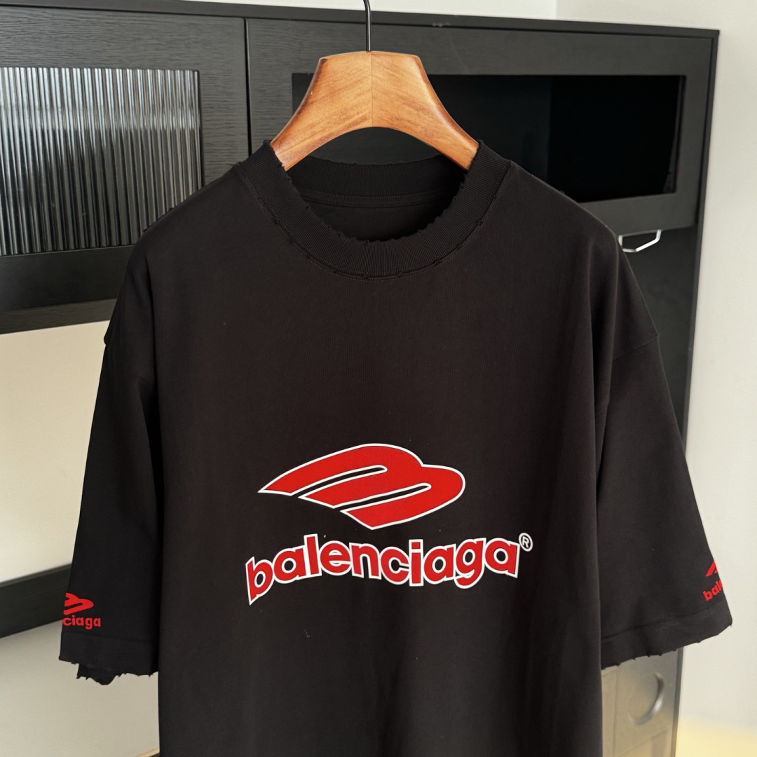 巴黎🌟2026年新款春季短袖🆕采用纯棉面料，手感细腻，超级时尚洋气！码数：XS S M L XL 男女同