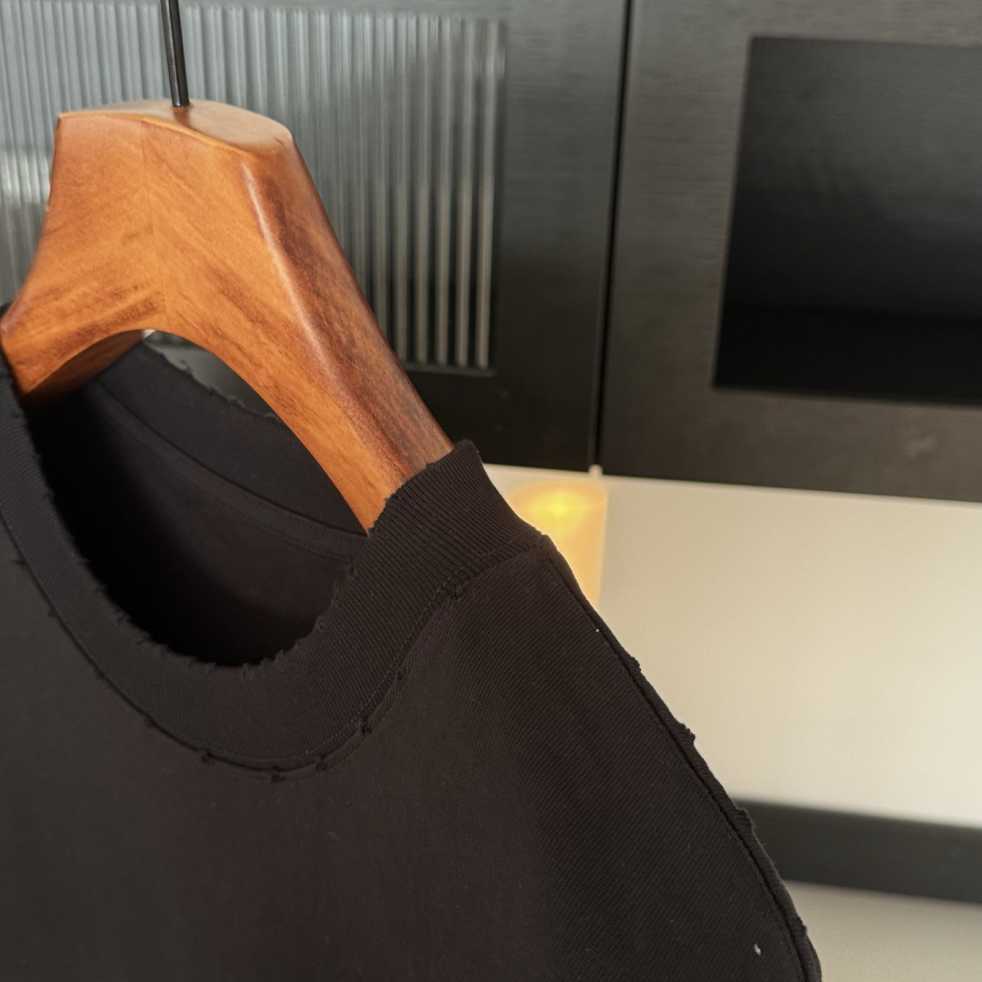 巴黎🌟2026年新款春季短袖🆕采用纯棉面料，手感细腻，超级时尚洋气！码数：XS S M L XL 男女同