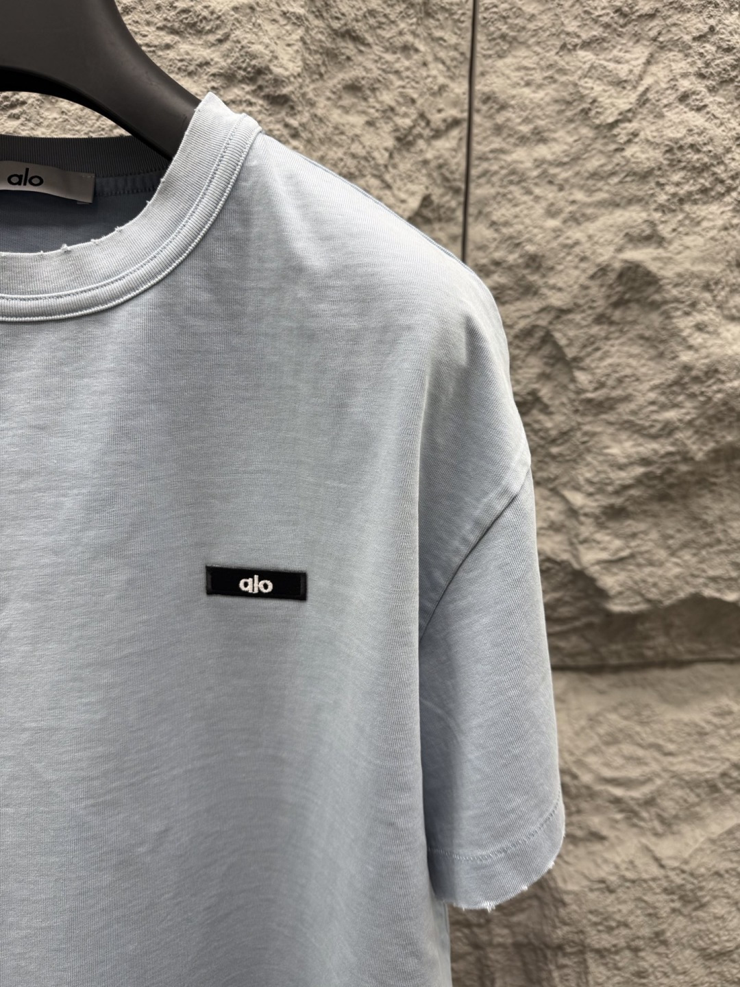 alo 春夏季新款短袖，采用优质棉质水洗面料，渐变工艺超级好看，超级舒适透气，面料极好亲肤舒适轻薄。整体