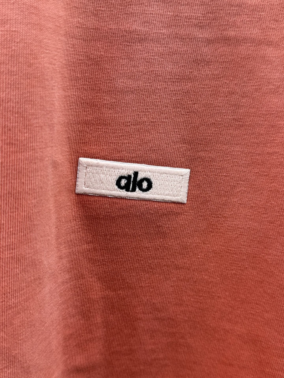 alo 春夏季新款短袖，采用优质棉质水洗面料，渐变工艺超级好看，超级舒适透气，面料极好亲肤舒适轻薄。整体