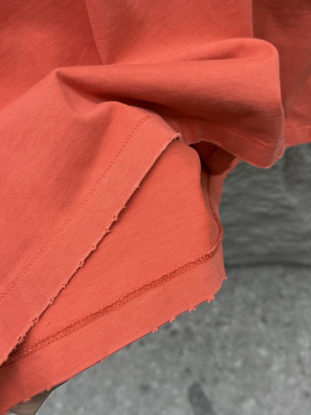 alo 春夏季新款短袖，采用优质棉质水洗面料，渐变工艺超级好看，超级舒适透气，面料极好亲肤舒适轻薄。整体