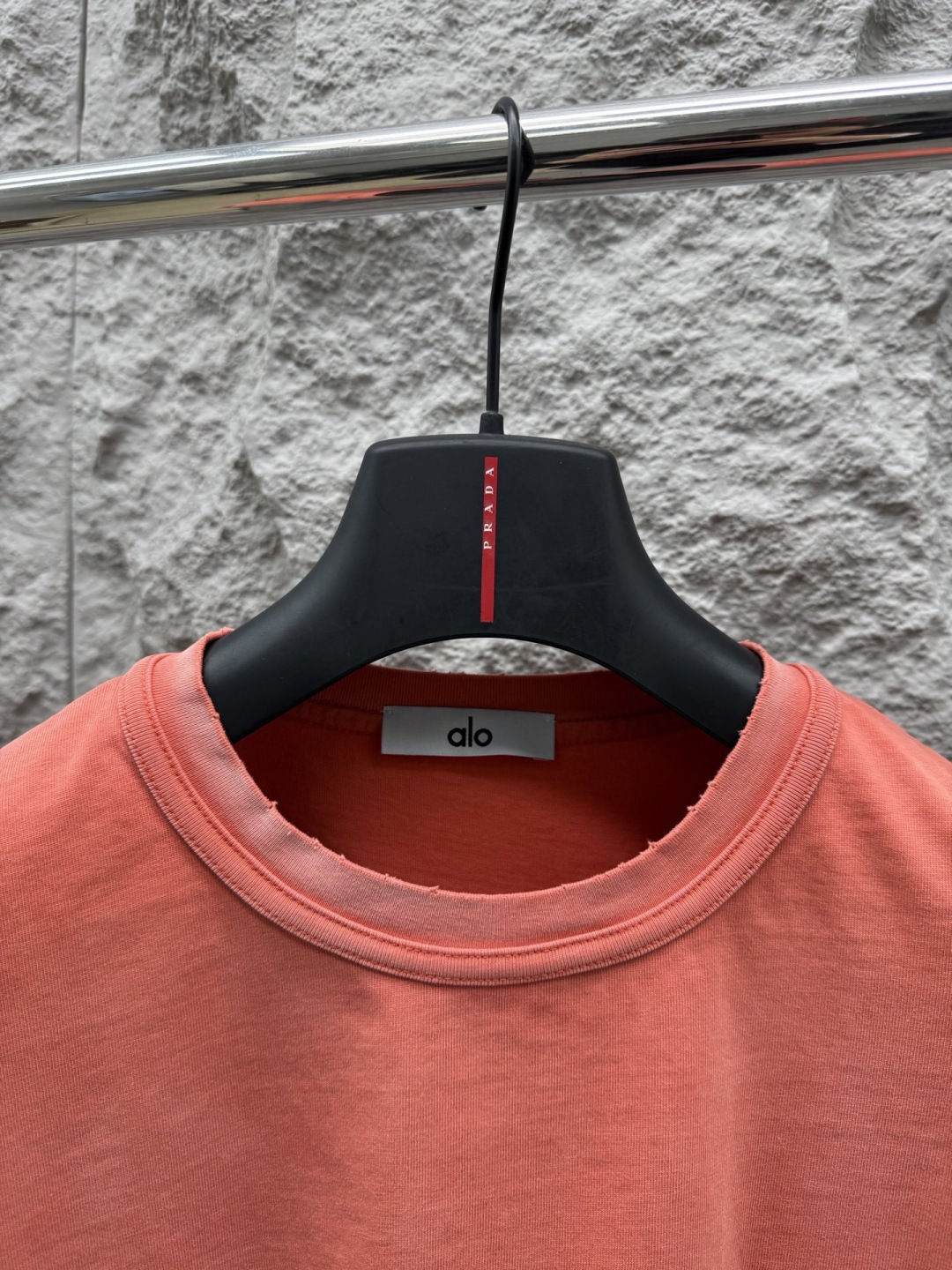 alo 春夏季新款短袖，采用优质棉质水洗面料，渐变工艺超级好看，超级舒适透气，面料极好亲肤舒适轻薄。整体