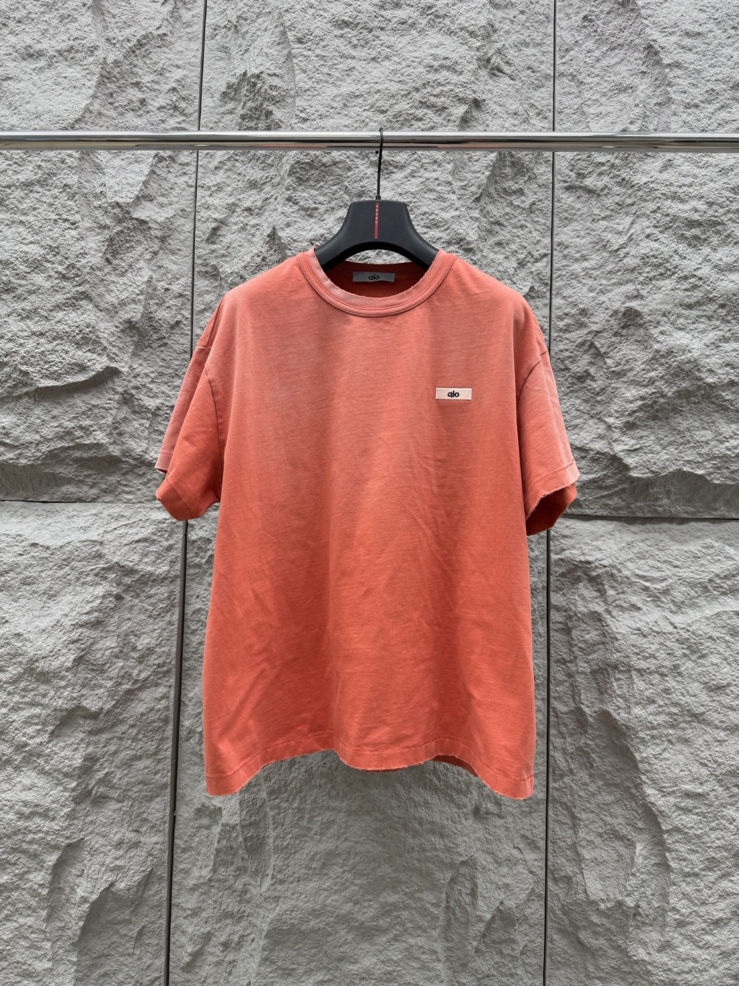 alo 春夏季新款短袖，采用优质棉质水洗面料，渐变工艺超级好看，超级舒适透气，面料极好亲肤舒适轻薄。整体