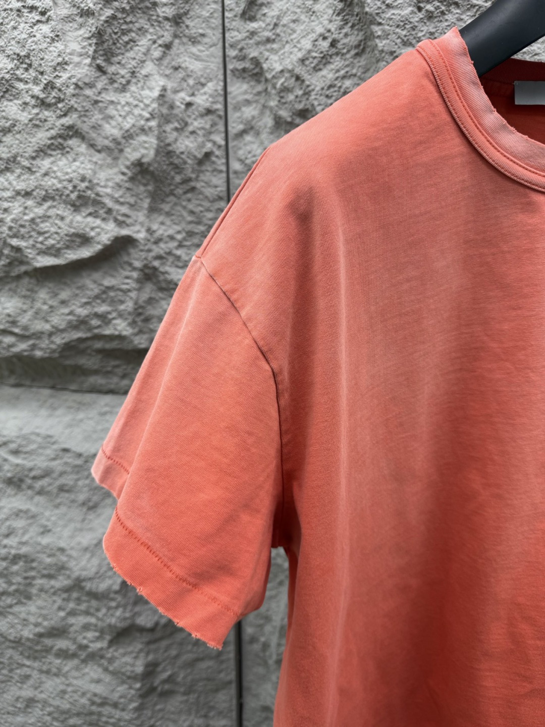 alo 春夏季新款短袖，采用优质棉质水洗面料，渐变工艺超级好看，超级舒适透气，面料极好亲肤舒适轻薄。整体