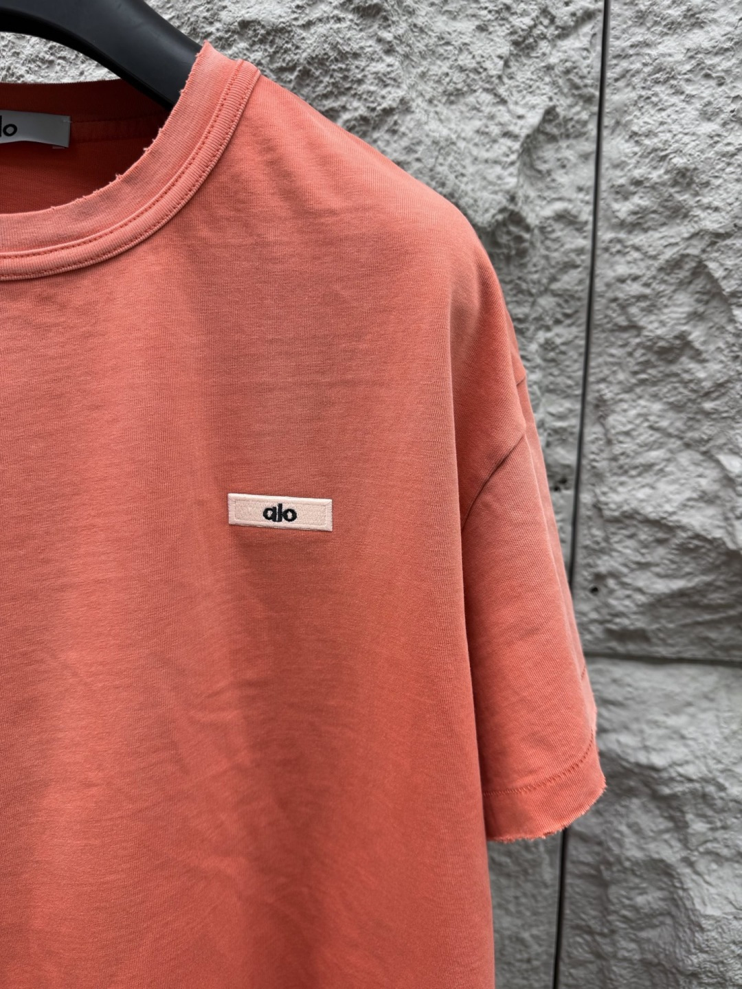 alo 春夏季新款短袖，采用优质棉质水洗面料，渐变工艺超级好看，超级舒适透气，面料极好亲肤舒适轻薄。整体