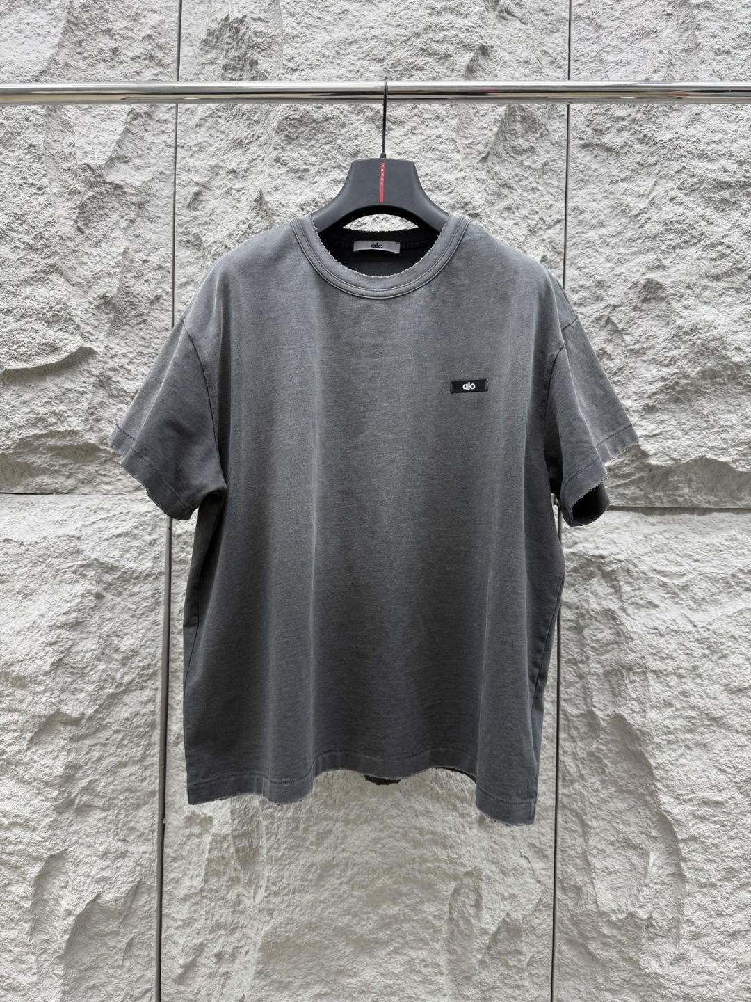 alo 春夏季新款短袖，采用优质棉质水洗面料，渐变工艺超级好看，超级舒适透气，面料极好亲肤舒适轻薄。整体