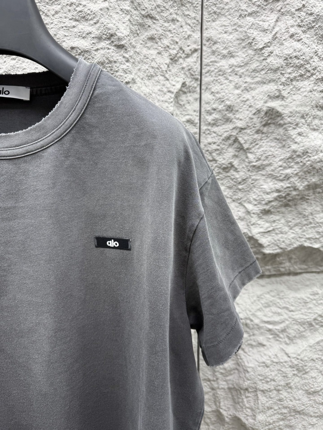 alo 春夏季新款短袖，采用优质棉质水洗面料，渐变工艺超级好看，超级舒适透气，面料极好亲肤舒适轻薄。整体