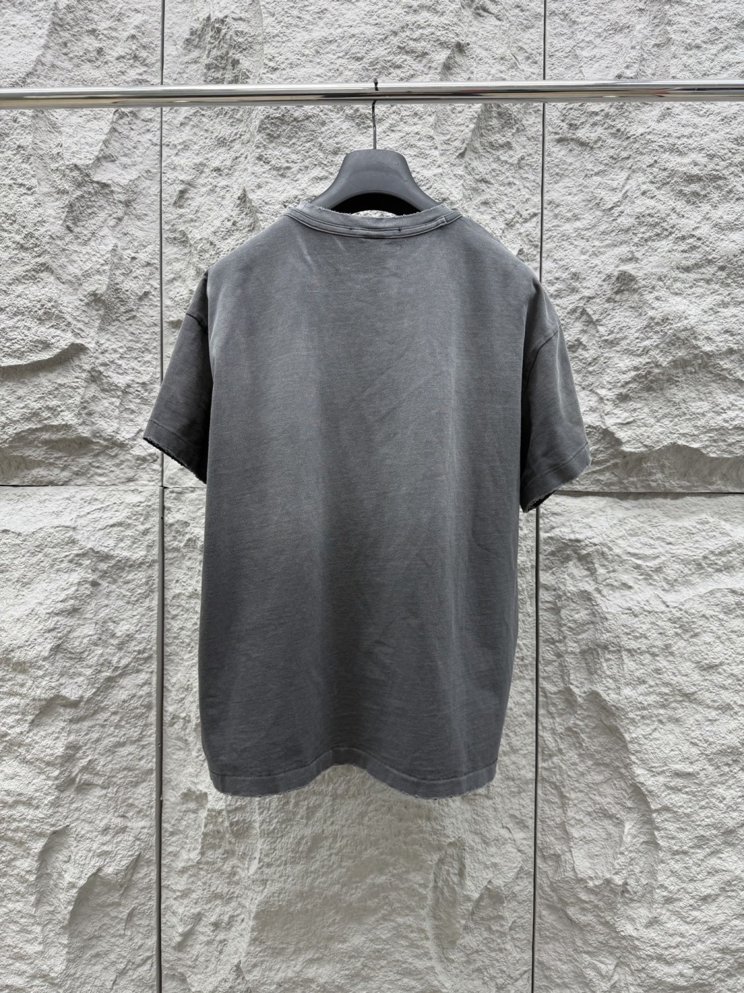 alo 春夏季新款短袖，采用优质棉质水洗面料，渐变工艺超级好看，超级舒适透气，面料极好亲肤舒适轻薄。整体