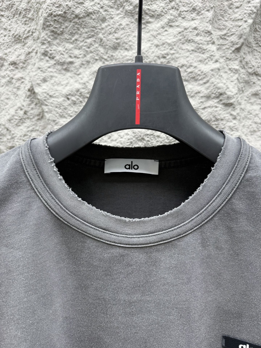 alo 春夏季新款短袖，采用优质棉质水洗面料，渐变工艺超级好看，超级舒适透气，面料极好亲肤舒适轻薄。整体