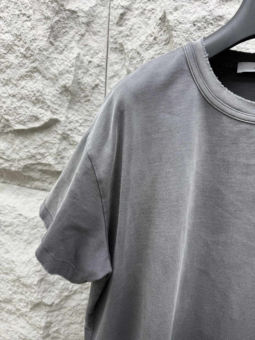 alo 春夏季新款短袖，采用优质棉质水洗面料，渐变工艺超级好看，超级舒适透气，面料极好亲肤舒适轻薄。整体