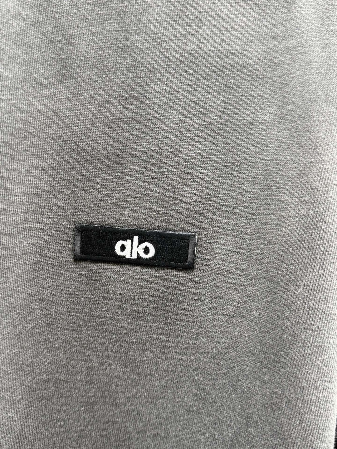 alo 春夏季新款短袖，采用优质棉质水洗面料，渐变工艺超级好看，超级舒适透气，面料极好亲肤舒适轻薄。整体